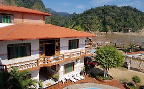 Hotel Takana